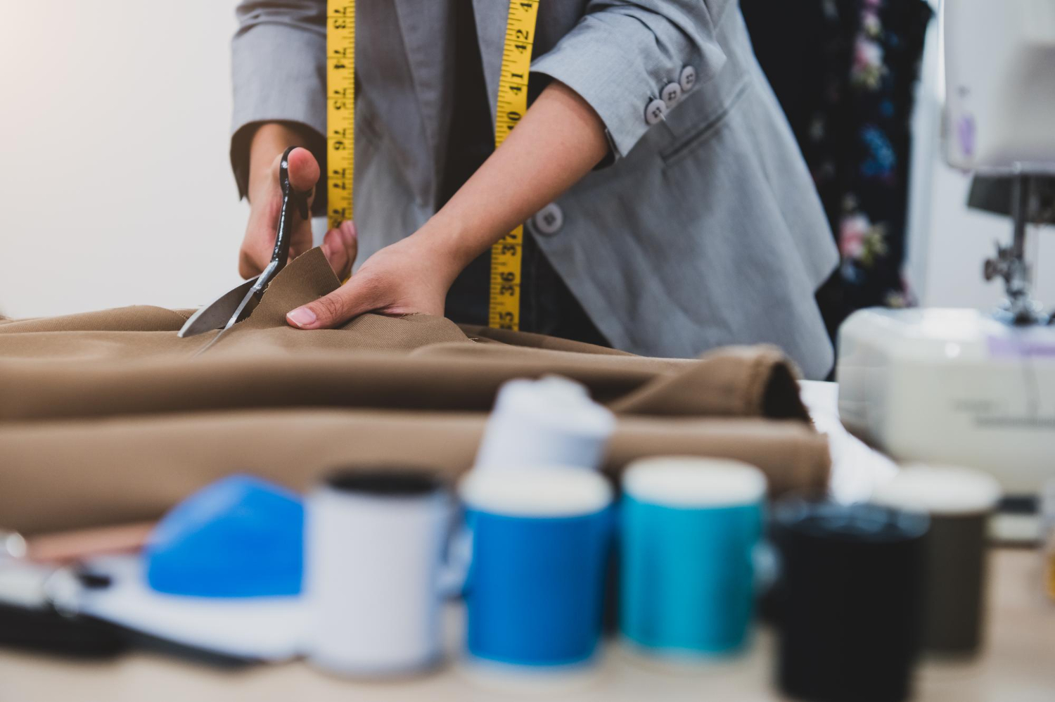 Revers élargis et veste allongée: le retour des proportions